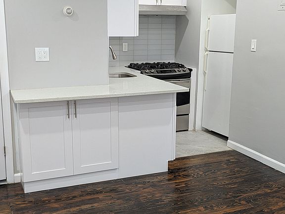 3rd image of 254 E Broadway APT 2