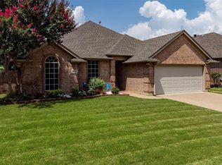5020 Southpoint Dr, Arlington, TX 76017