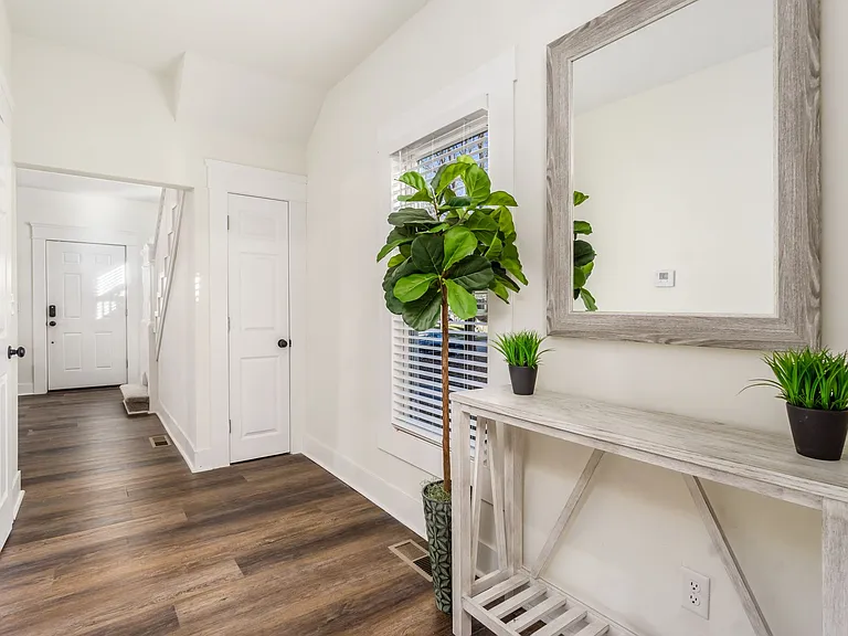 16 Montrose Ave — Photo 18