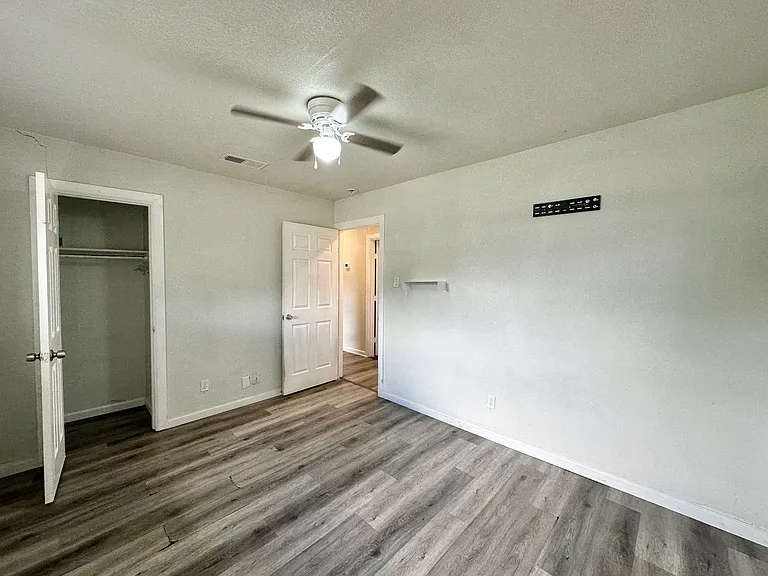 1410 Hammond Dr — Photo 14