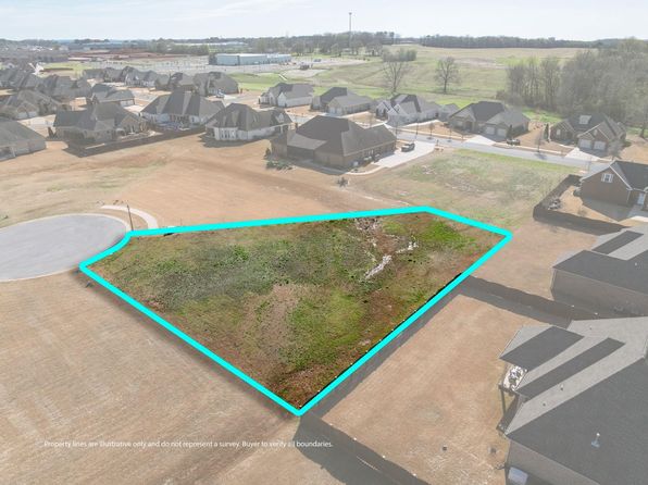 1126 Hidden Grove Pl, Florence, AL 35630