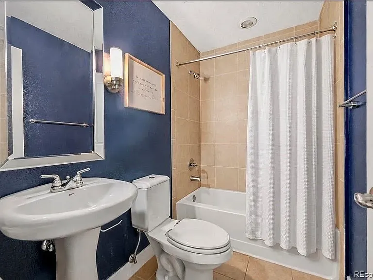 2240 N Clay St — Photo 12