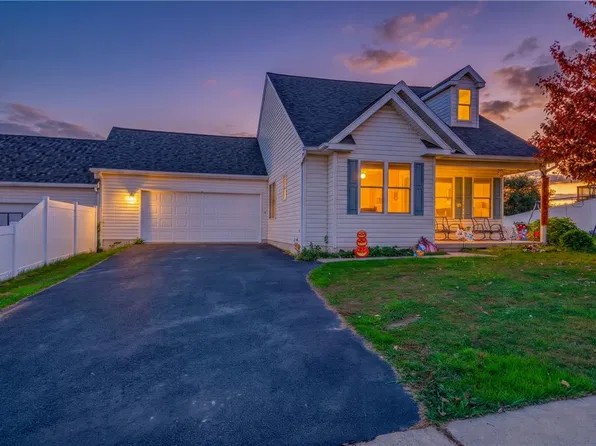 4861 Coatbridge Ln, Walnutport, PA 18088