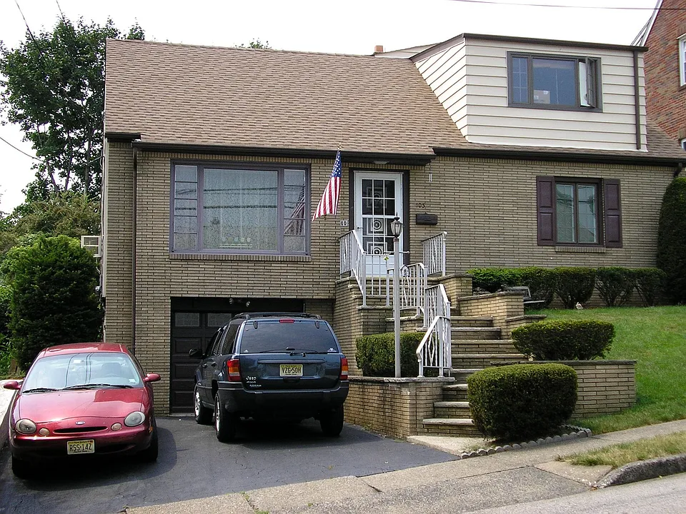 103 Warren St