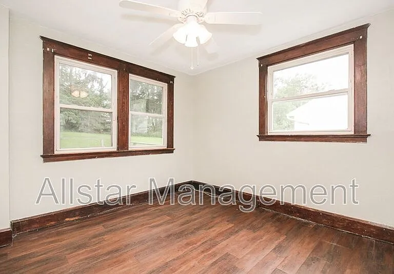 1562 Huguelet St — Photo 12