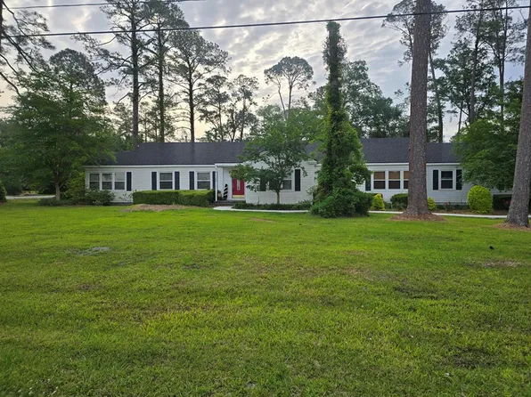 1102 S Dogwood Dr, Nashville, GA 31639