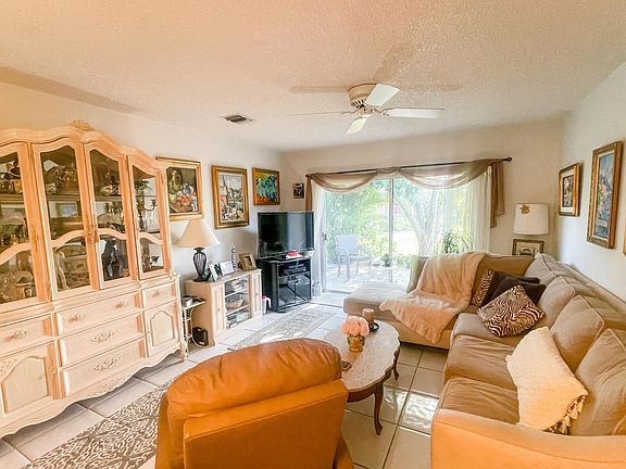3rd image of 20945 Sedgewick Dr