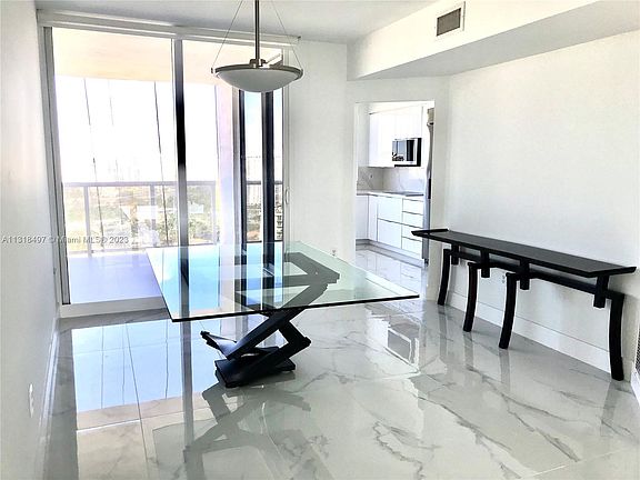 4th image of 19111 Collins Ave #2502-LPH02