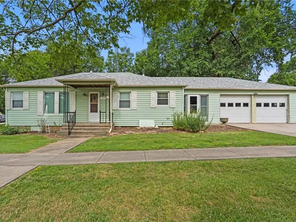 621 S Elm St, Garnett, KS 66032