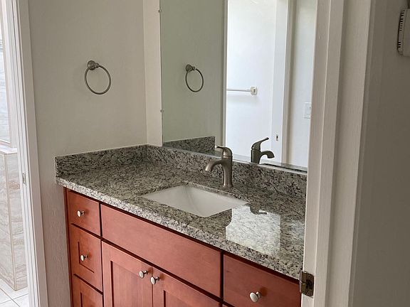 4th image of 1454 Jenvey Ave #1454