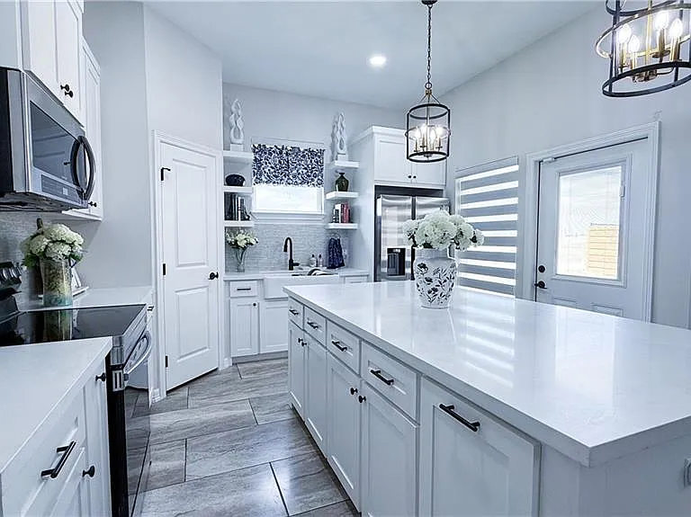 2501 S Cartier Dr — Photo 5