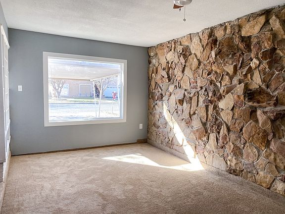 3rd image of 2810 Catalina Dr