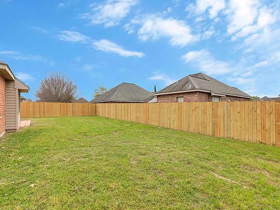 5th image of 107 Quiet Meadows Cir