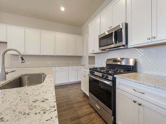5th image of 6708 Leonardo Dr