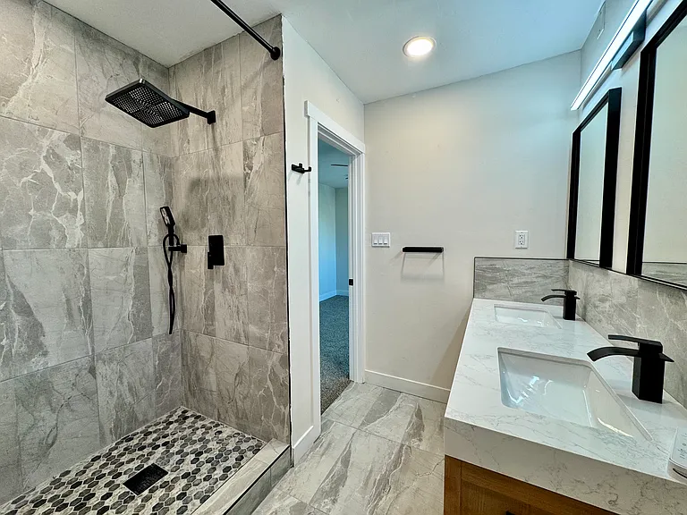 2043 E Oak St — Photo 13