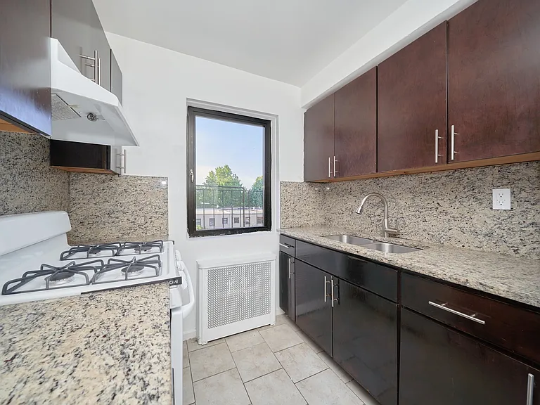 72-22 153rd St #3G — Photo 2