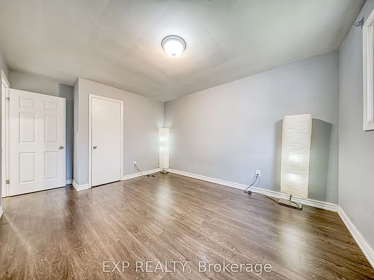 588 Warden Ave — Photo 10