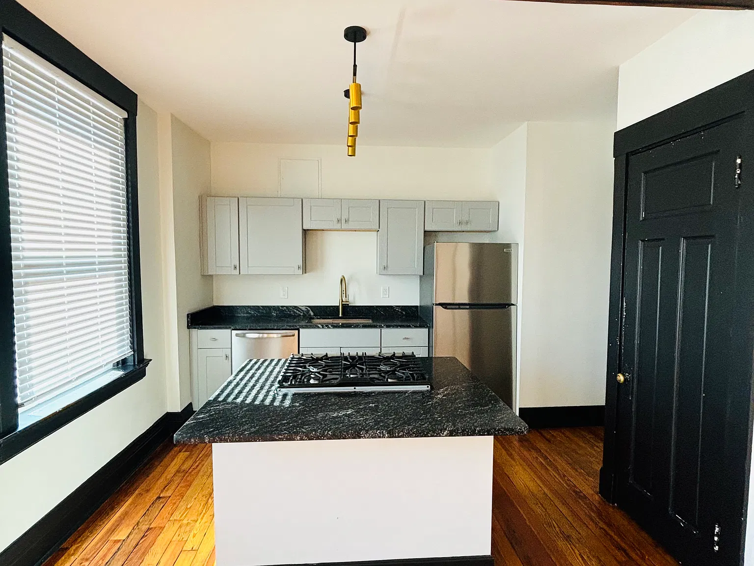 35 E 8th St — Photo 3