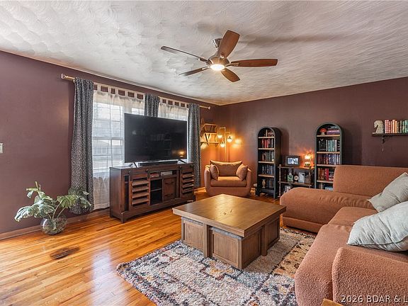 5th image of 22 Lake Dr