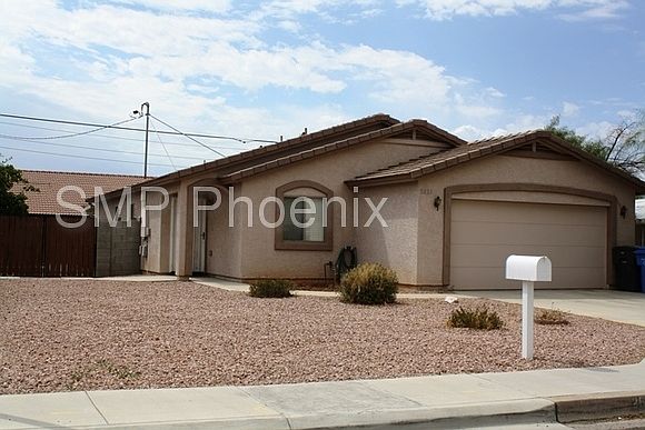 1st image of 2621 E Beverly Ln