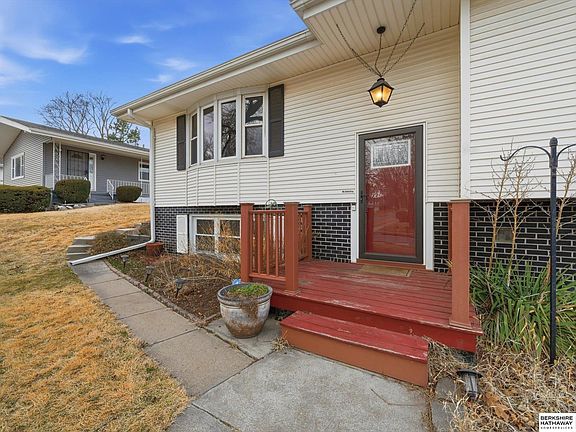 4th image of 9172 Manderson St