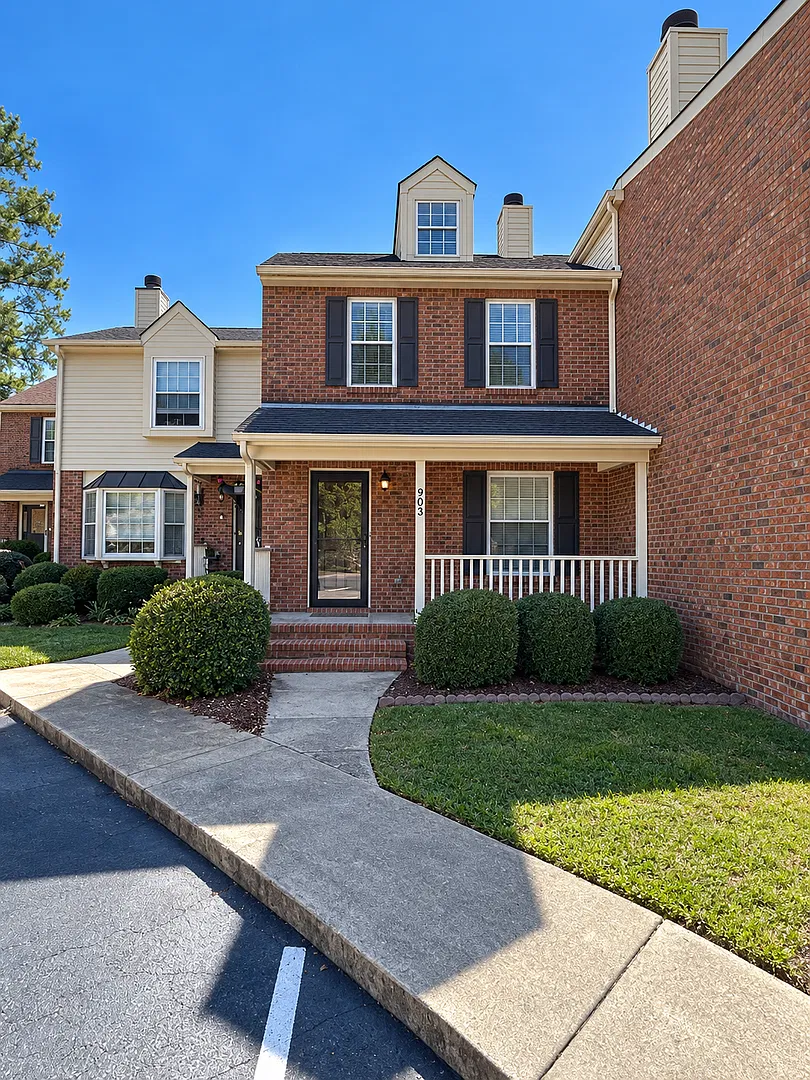 West Columbia Townhome Convenient To Airport, Lexington, and Downtown Columbia — Photo 1