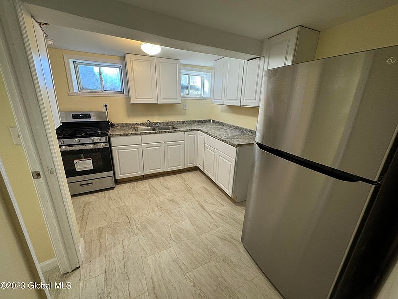 5th image of 572 Clinton Avenue