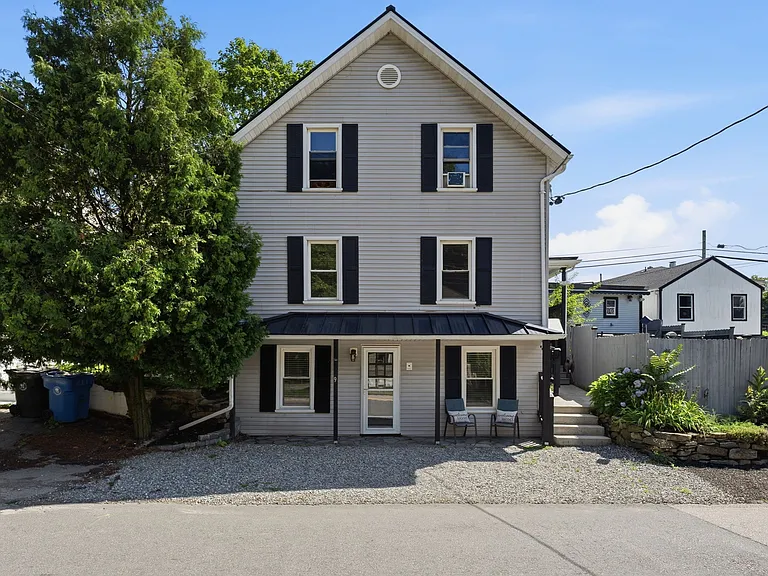 9 Hunters Rd #B — Photo 2