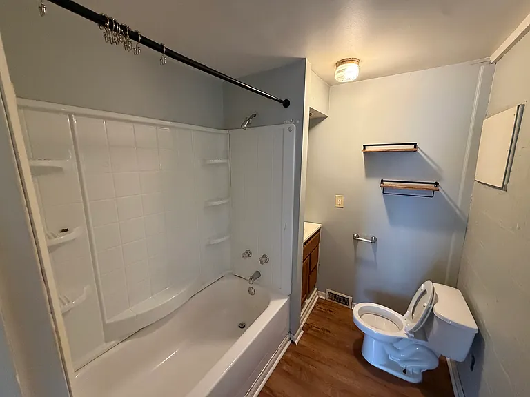 217 W 8th St #4 — Photo 2