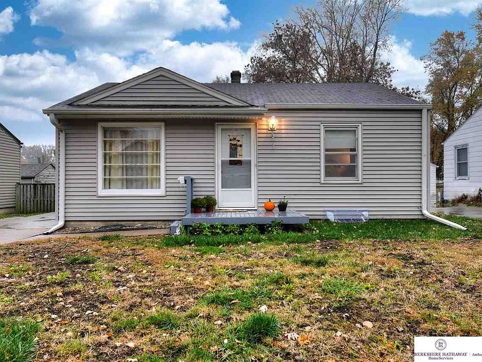 1st image of 403 W Sarpy Ave