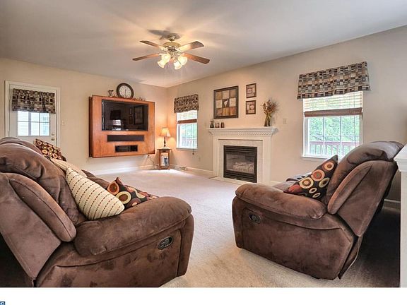 4th image of 40 Brookfield Dr