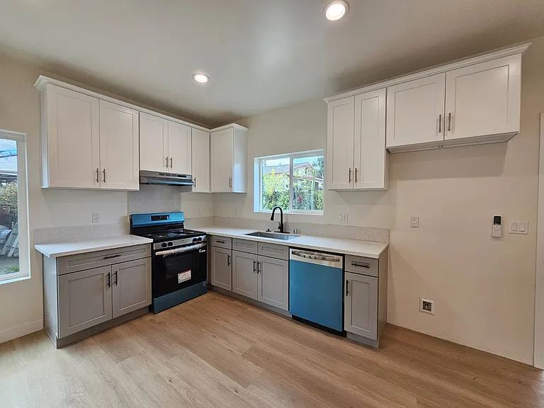 1008 S Bonnie Beach Pl #B — Photo 9