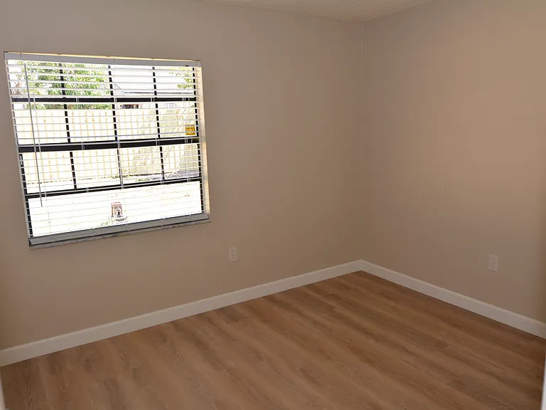 1550 N Pompano Ave — Photo 11