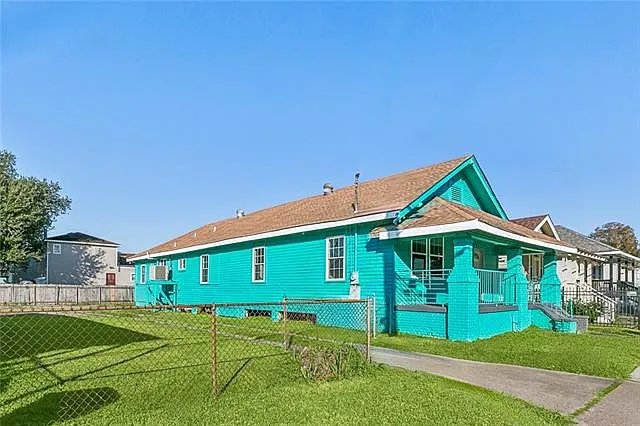 4 bed, 2.0 bath, 1860 sqft, $2,200 — Photo 2