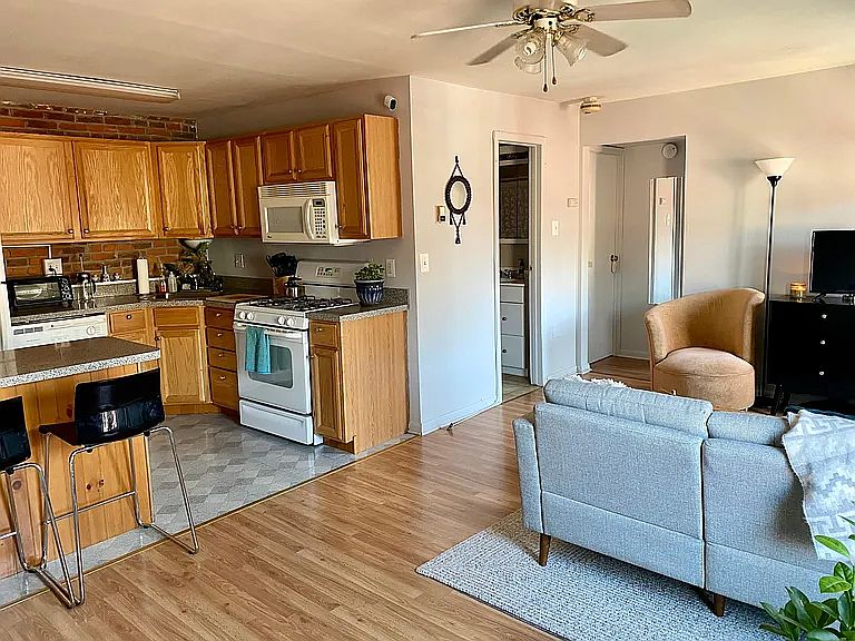 1st image of 1634 Mount Vernon St #3R