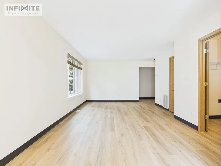 325 Michael Grove Ave #D — Photo 6