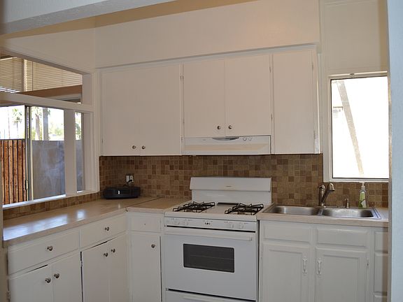 Kitchen (Before Remodel)