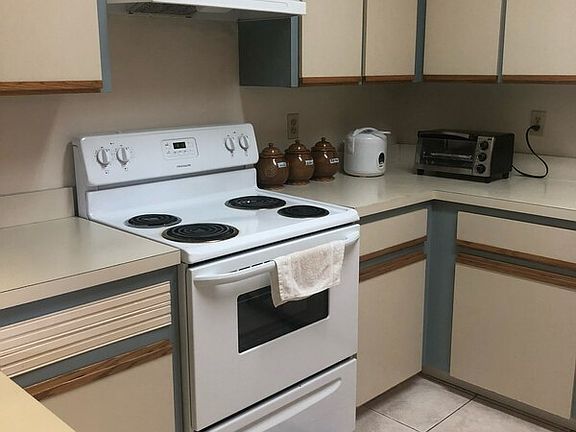 2nd image of 32821 Blossom Ln