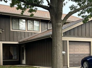 31 Redwood Ln, Springfield, IL 62704