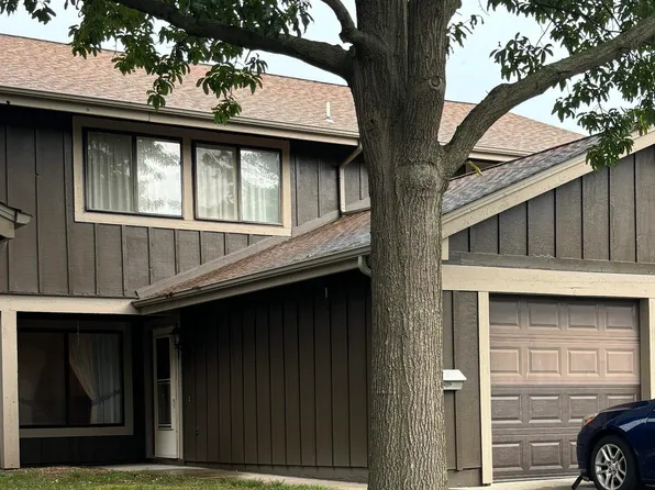 31 Redwood Ln, Springfield, IL 62704