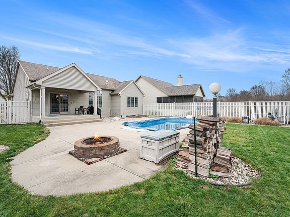 3rd image of 3949 Doral Ln