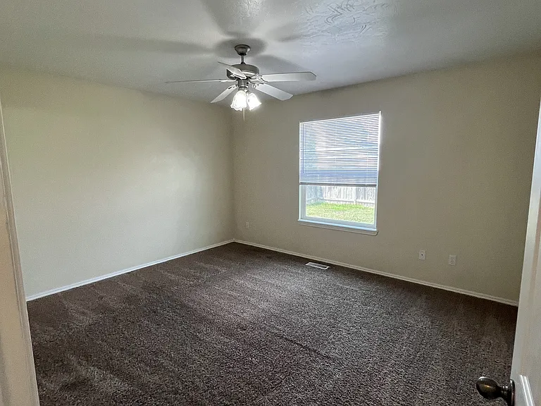 14320 Tara St — Photo 15
