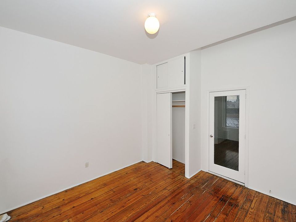 2nd image of 190 Avenue Of The Americas APT 6RS