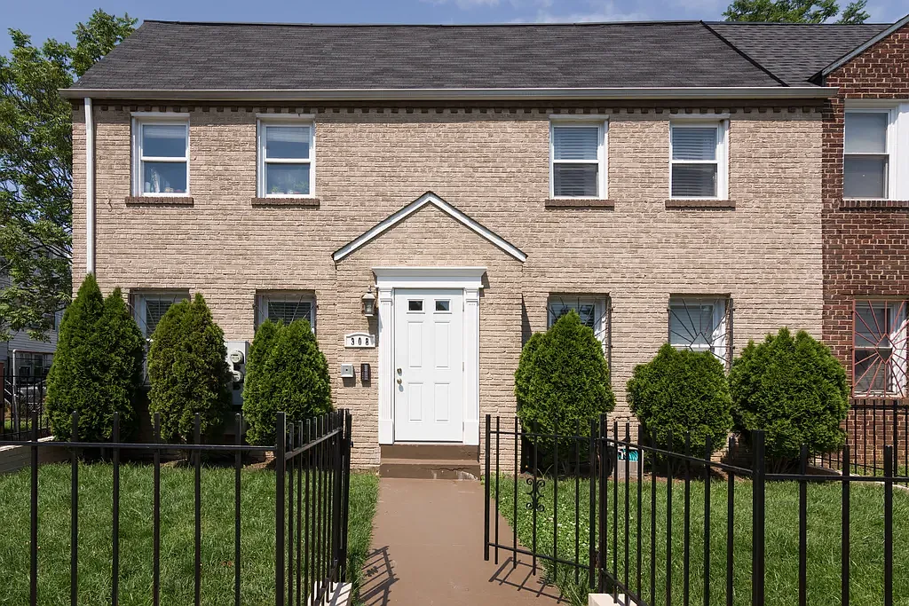 2 bed, 700 sqft, $1,950 — Photo 2