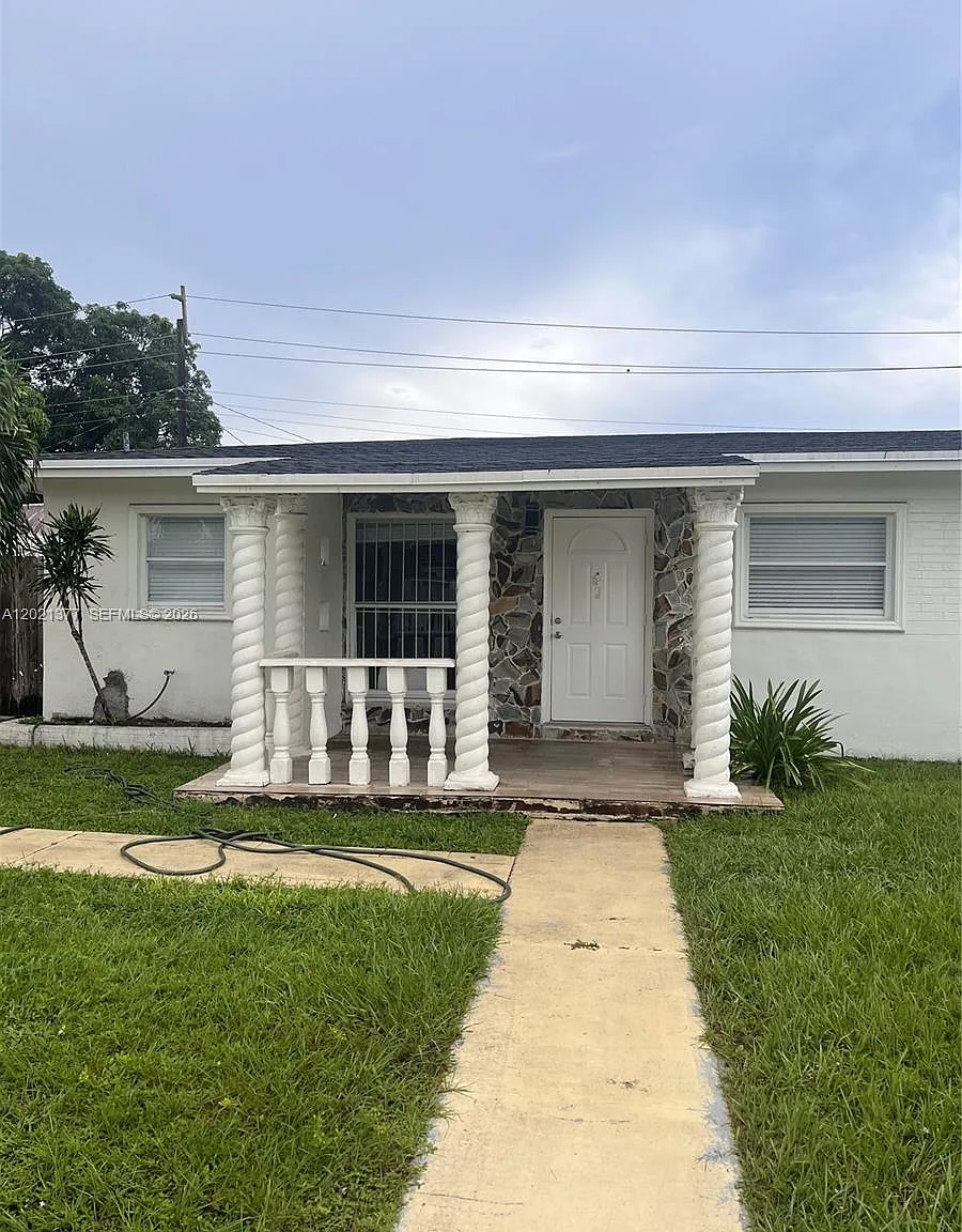 Carol City — Photo 1