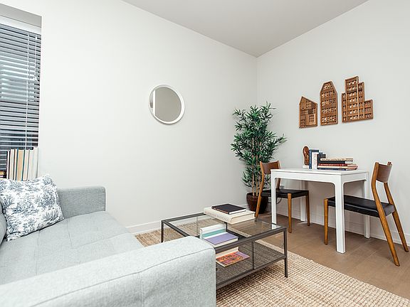 4th image of 6019 N Winthrop Ave #304