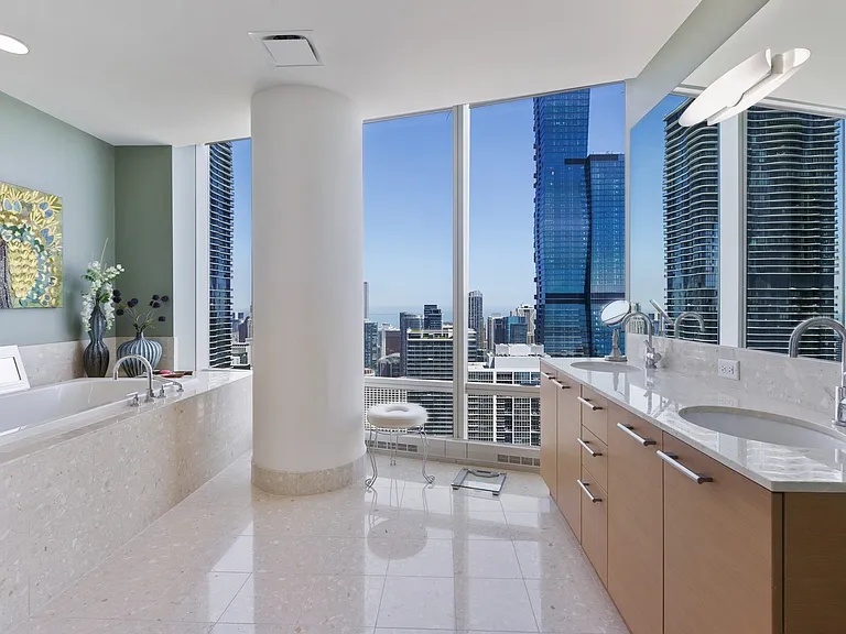 340 E Randolph St #5101 — Photo 16