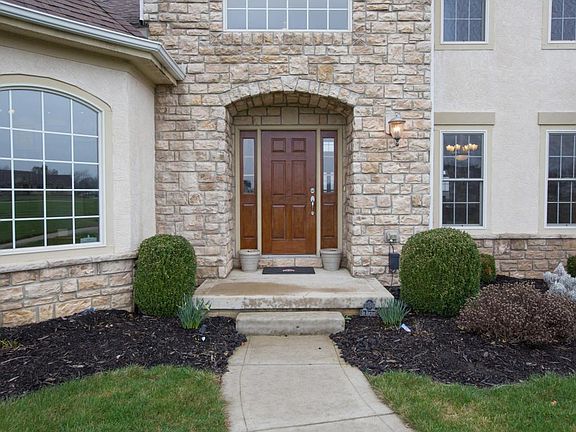 3rd image of 460 Trillium Dr