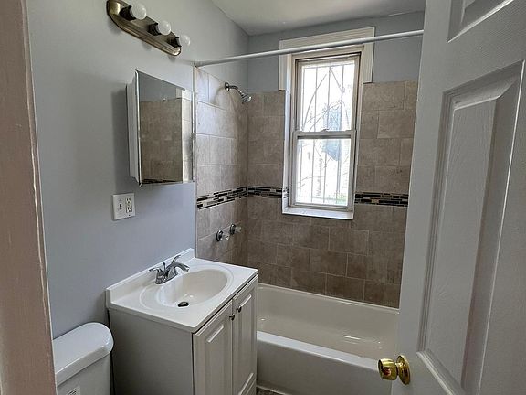 4th image of 183 W Bigelow St #1F
