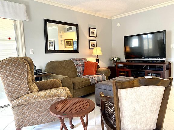 4th image of 100A North Dr #H